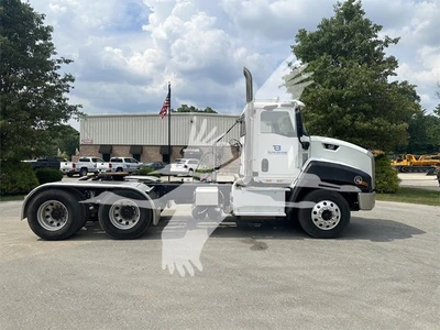 USED 2017 CATERPILLAR CT660S