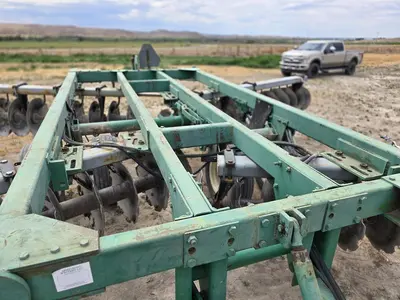 USED JOHN DEERE 335