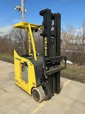Used 2016 HYSTER E35HSD3 3-Wheel Stand up Electric Counterbalance Forklifts Illinois US | Somerset Equipment Sales #1546261