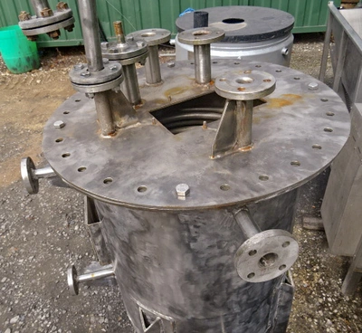 190L S/S Vert. Encl. Tank Internal Coil