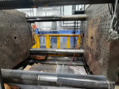 2002 HUSKY QUAD-LOC 2350 Injection Molding Horizontal/Vertical | Machinery Network (2)