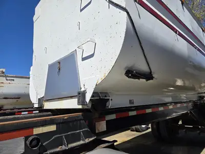 USED 2015 PETERBILT 579