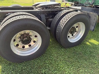 Used 2006 FREIGHTLINER COLUMBIA TANDEM AXLE SEMI TRUCK Conventional trucks Michigan US | Miedema Asset Management Group #1287701