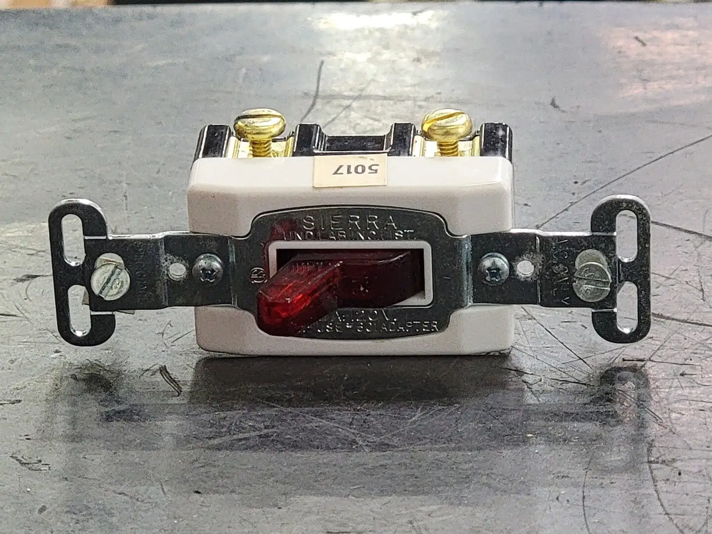 15 Amp, 120/277 Volts Toggle Switch