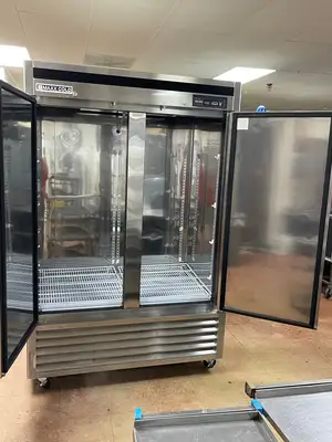 Used Maxx Cold Used 54" Maxx Cold MCR-49FDHC Stainless Two Section Reach In Refrigerator 120V Refrigerators Illinois US | Falcon Restaurant Supply #1374945