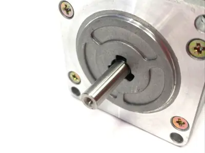 Used Sanyo Denki Step-Syn Stepping Motor 1.8º Step IP40 2A 12-200V D.C. Motors Michigan US | Maverick Industrial Sales #1395555