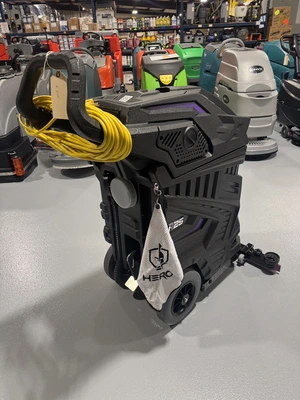 Onyx R25 Wet/Dry Vacuum w/Squeegee NEW