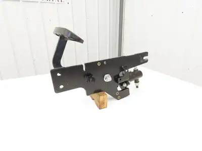 Hyster E80XN Forklift Brake Pedal & Master Cylinder & Bracket Assembly