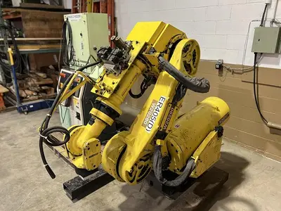 Used 2004 FANUC R-2000IA/200R Robots Michigan US | Aucto #1332155