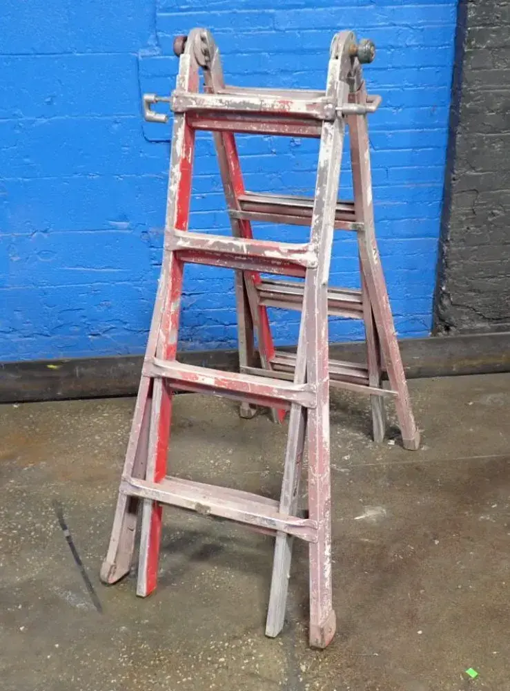 8 Steps / 300 Lbs Ladder