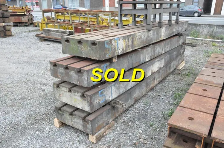 Used T-SLOT TABLE 4940 X 900 X 325 MM Tables, Floor & Layout Plates BE | Apt International N.V #366557