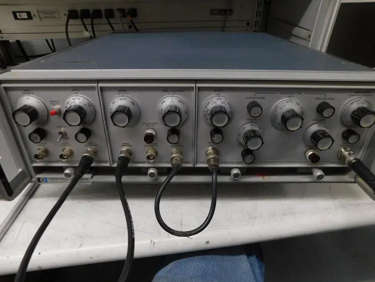 Used _UNKNOWN_ _UNKNOWN_ Pulse Generators Texas US | Aucto #1476639