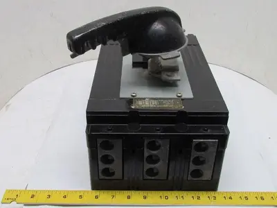 GE TKM826F000 2-Pole 800 Amp Circuit Breaker 250VDC 600VAC Bolt-On Panel Mount