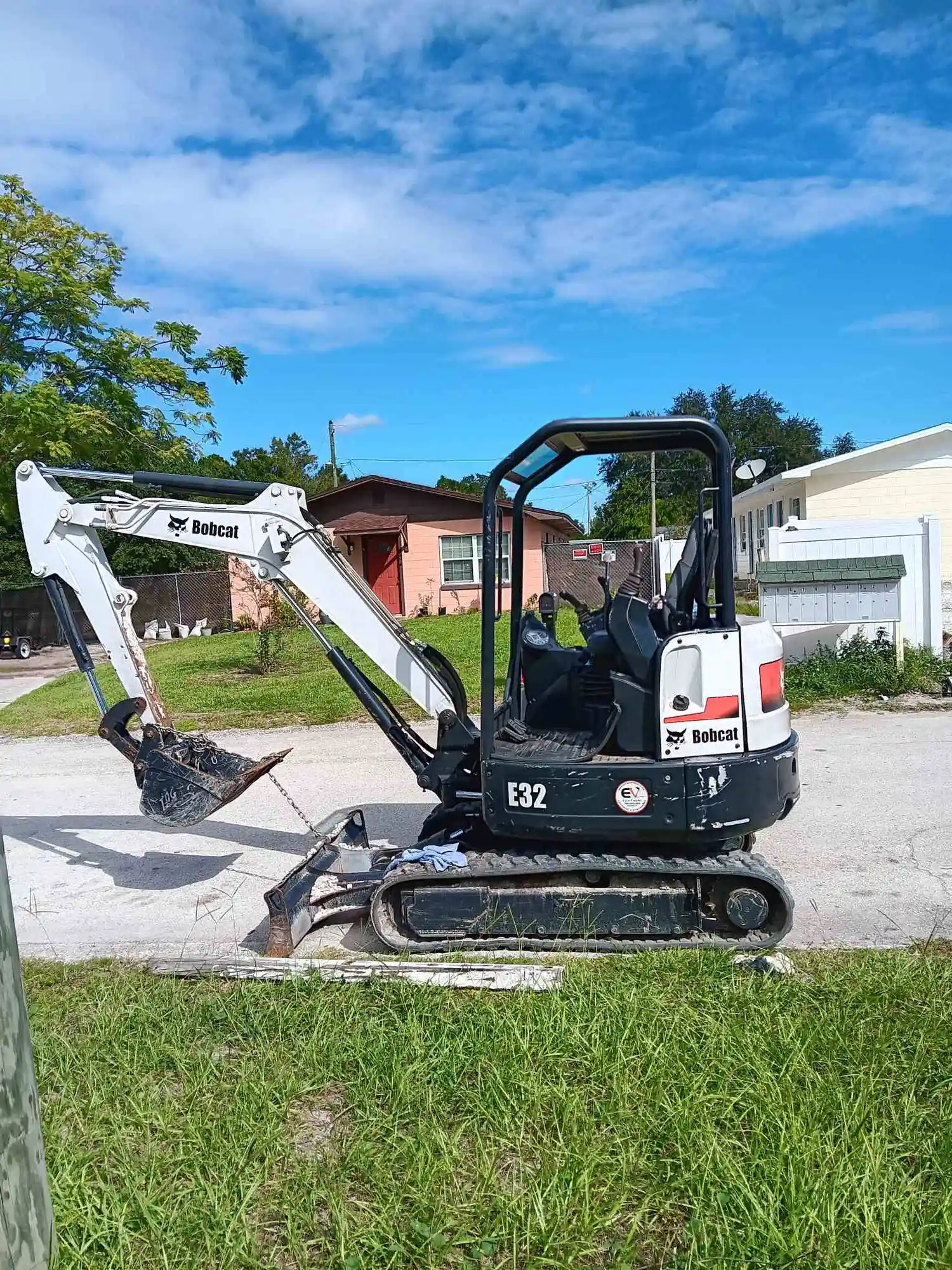 USED 2016 Bobcat E32i
