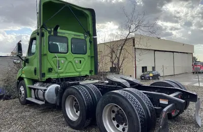 USED 2018 FREIGHTLINER CASCADIA