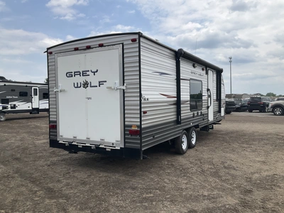 USED 2015 CHEROKEE GREY WOLF