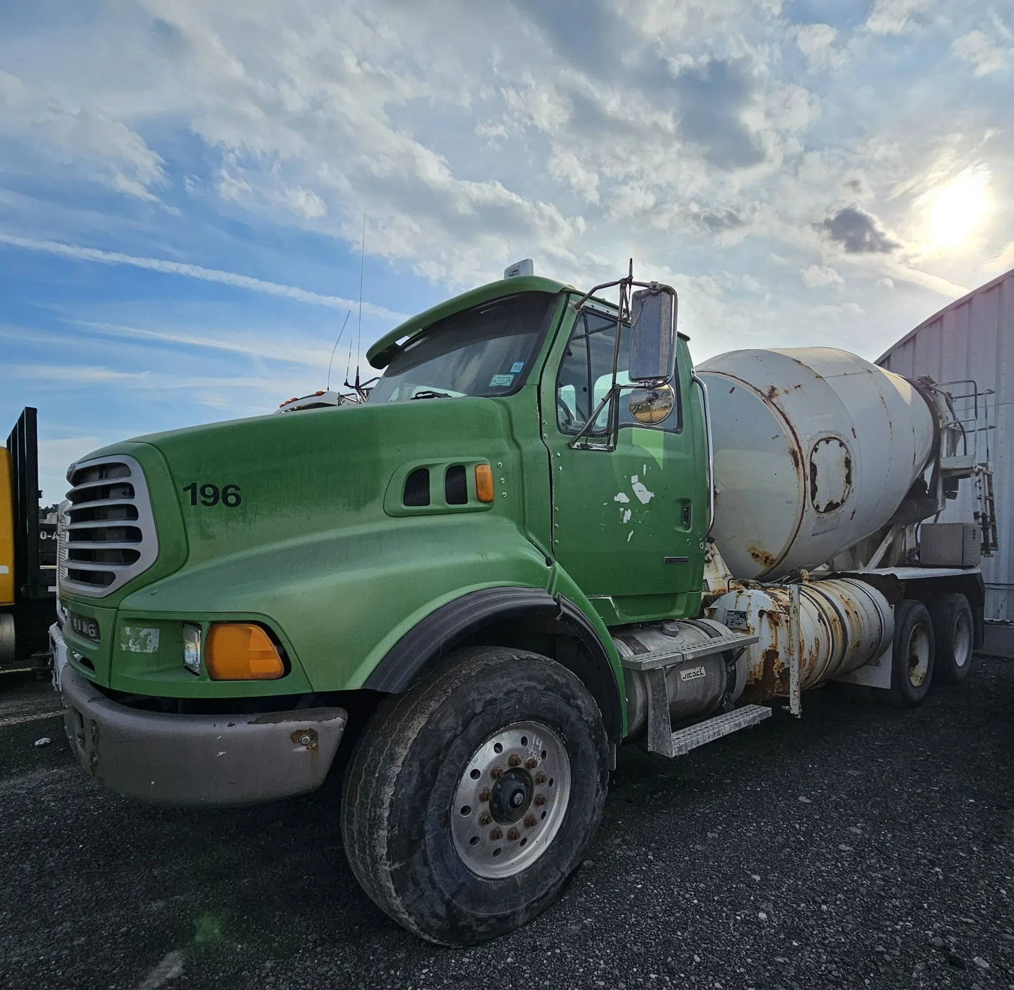 USED 2005 STERLING Mixer