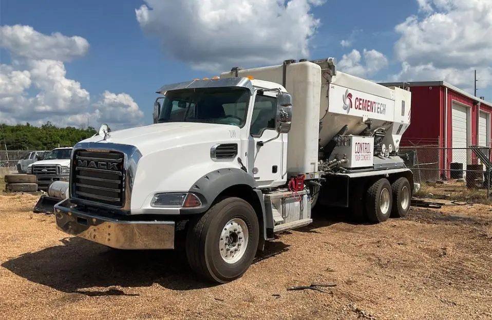 USED 2025 MACK GR64B