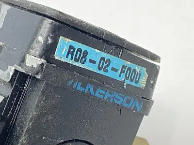 USED WILKERSON PNEUMATIC REGULATOR 0-125PSIG 1/4" NPT W/ GAUGE