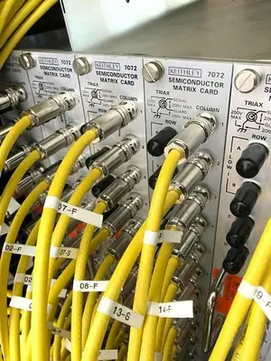KEITHLEY 707A SWITCHING MATRIX WITH 7072 SEMICONDUCTOR MATRIX CARD plug ins