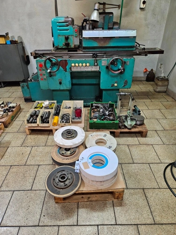 TOS Hostivař Cylindrical Grinder Plain, in good used condition, visible under power