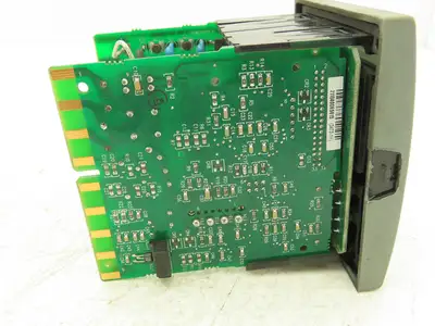 Honeywell UDC2500 Digital Temperature Controller DC2500-E0-0L00-200-10000-E0-0