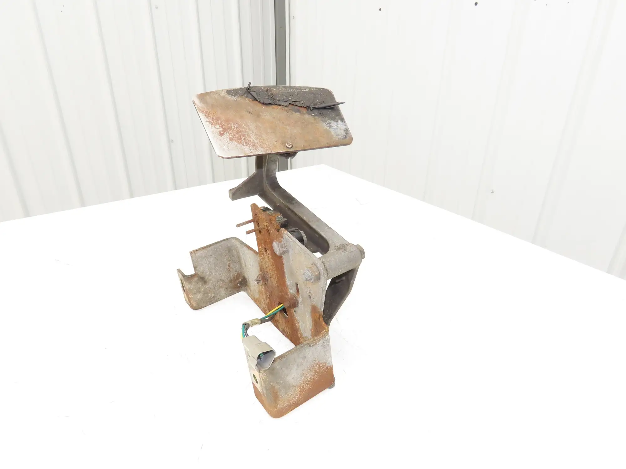 Yale Forklift Throttle Accelerator Pedal Bracket & Potentiometer Off ERC100HGN