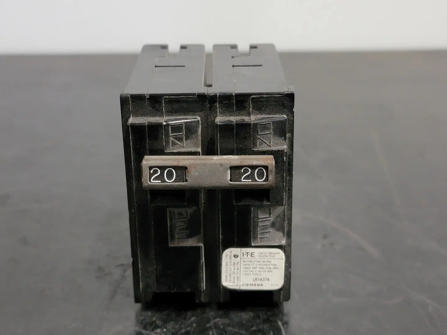 20 Amp, 2 Pole, 120/240 volts Circuit Breaker Q220