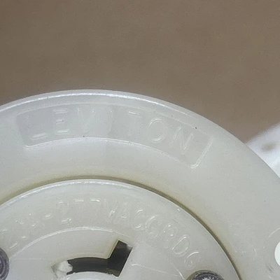 NEW Leviton L7-20