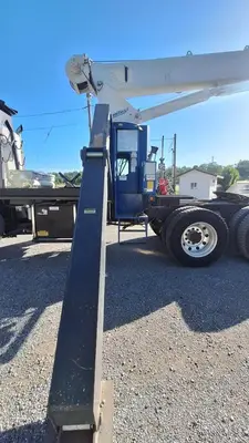 USED 2013 KENWORTH T800
