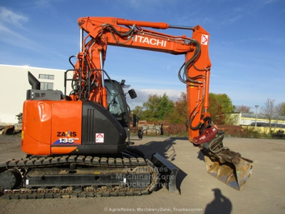 USED 2017 Hitachi ZX135US-6