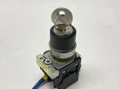 USED SIEMENS KEYLOCK SWITCH 2-POSITION 10A 500V 22.3MM
