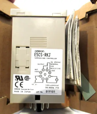 NEW OMRON E5CS-RKJ TEMPERATURE CONTROLLER E5CSRKJ