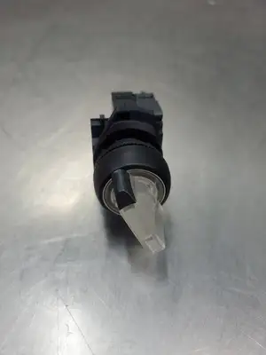 USED Allen-Bradley 800F-X10/800F-N3W LED Selector Switch, Clear.