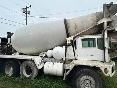 Used 2014 INDIANA PHOENIX CONCRETE MIXER Concrete Mixer Trucks Florida US | Big D Heavy Equipment #1556993