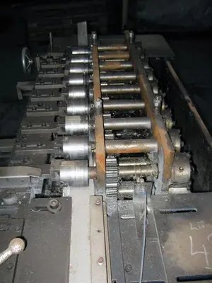 USED LOCKFORM 9 STATIONS