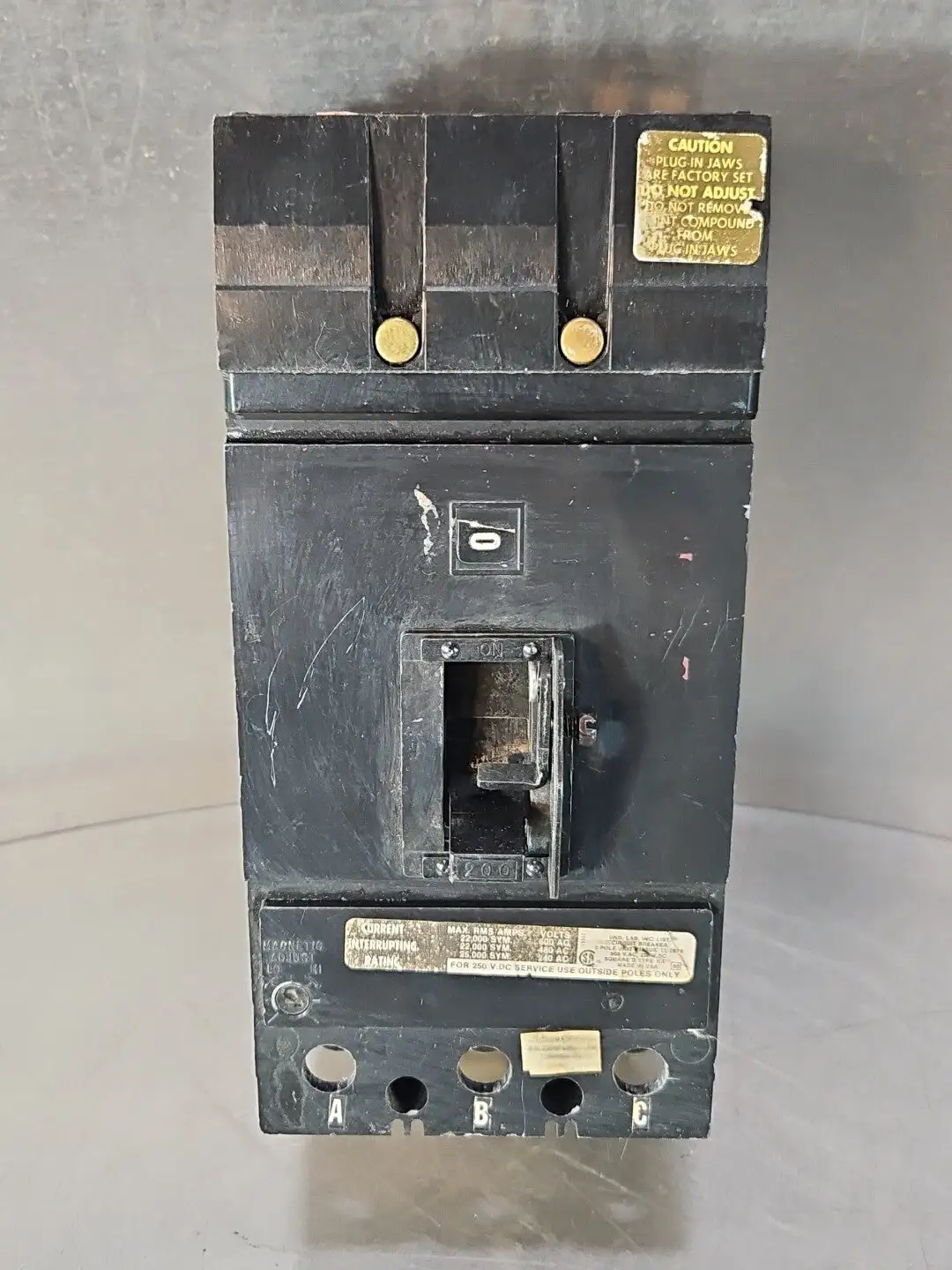 Square D KA-36110 Breaker 3P 200A 600VAC (BIN211)