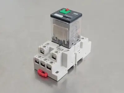 NEW SCHNEIDER ELECTRIC 783XCXM4L-24A