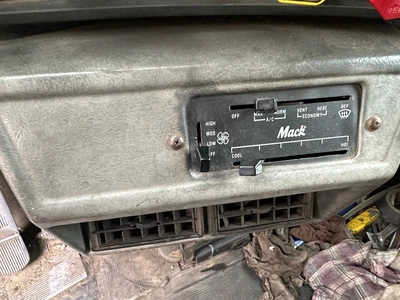 Used 1996 MACK DM690S Dump trucks Pennsylvania US | Proxy Equipment #1377947