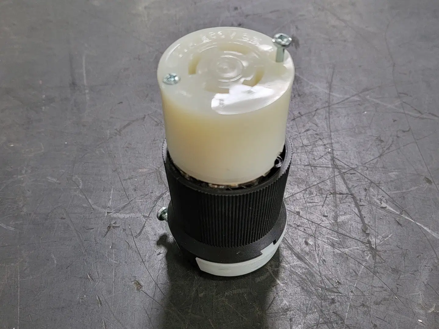 30A, 3-ph, 250V Twist-Lock Female Connector
