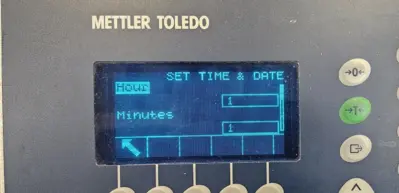 Mettler Toledo IND560 Panel Weighing Terminal 100 - 240V AC Loc2D13
