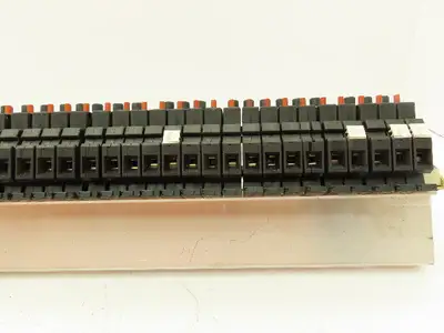 Allen Bradley 1492-GH015 Din Rail 1.5A Circuit Breaker Ser B 250V Lot of 57