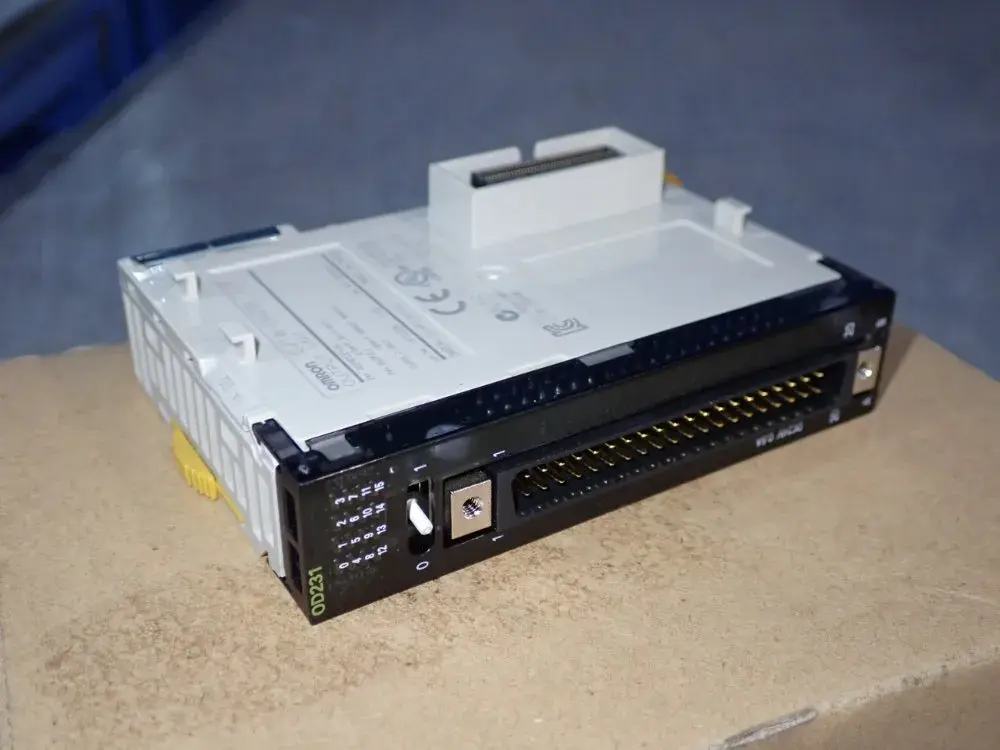 NEW OMRON CJ1W0D231