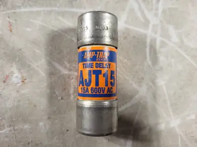 Disconnect Switch w/ 3 Times 15 Amp fuse AJT15