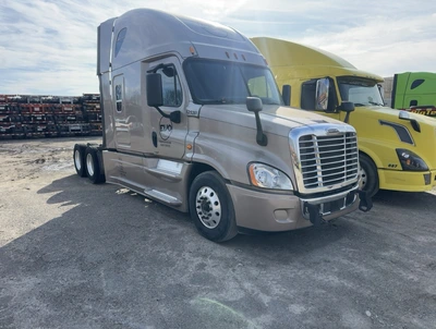 USED 2015 FREIGHTLINER CASCADIA