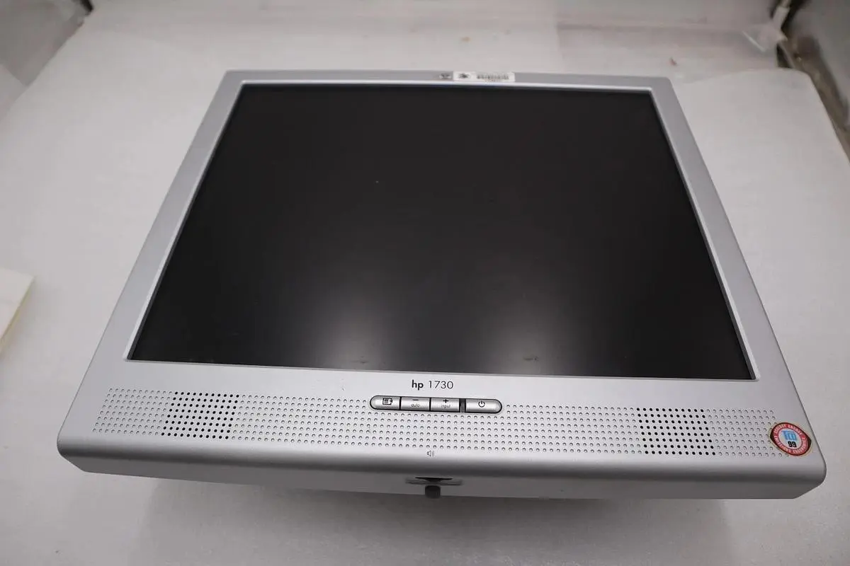 SURPLUS NEVER USED HP PE1238 L1730 17'' LCD Monitor  STOCK H81