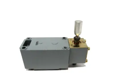 NEW ALLEN BRADLEY 802T-CM LIMIT SWITCH 802TCM