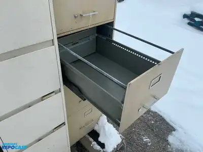 Metal filing cabinet with 4 drawers and handles approx. 17”x27”x62”