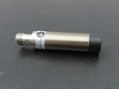 Allen Bradley 872C-N12NP18-D4 18mm Barrel Inductive Proximity Sensor 10-30VDC