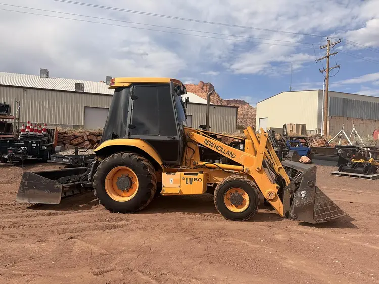 Used 2005 NEW HOLLAND LV80 Tractor Loaders Utah US | CSS Equipment Sales #1347394